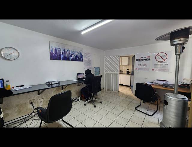 330M² WAREHOUSE TO LET IN SEBENZA